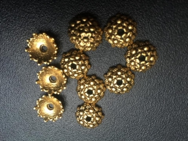10 Perlenkappen Blüten gold 11mm