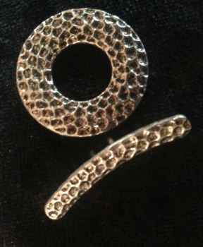 Knebelverschluss Ring gehämmert 35mm